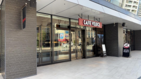 開放感抜群!108席を備える「カフェ・ベローチェ 福岡薬院店」がオープン