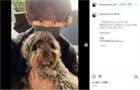 木村拓哉、上目遣いの自撮りで愛犬・アムとの2ショットを公開!