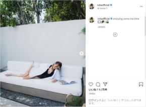 ローラ、優雅すぎる!美脚&胸元セクシーな寝そべりショット公開