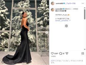 すみれ、美背中見せの黒ドレスショット公開！「美が眩しい」「メチャ綺麗」