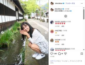 白間美瑠、ミニスカコーデの旅行ショット公開!「めっちゃ可愛い」「素敵」