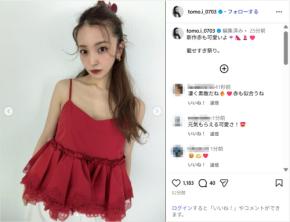 板野友美、デコルテ全開の赤キャミソール姿公開！「美しくて可愛い！」「お人形さんみたい」
